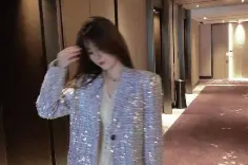 1天曝3大瓜！顶流女星签协议、约会激吻、知三当三各个炸裂